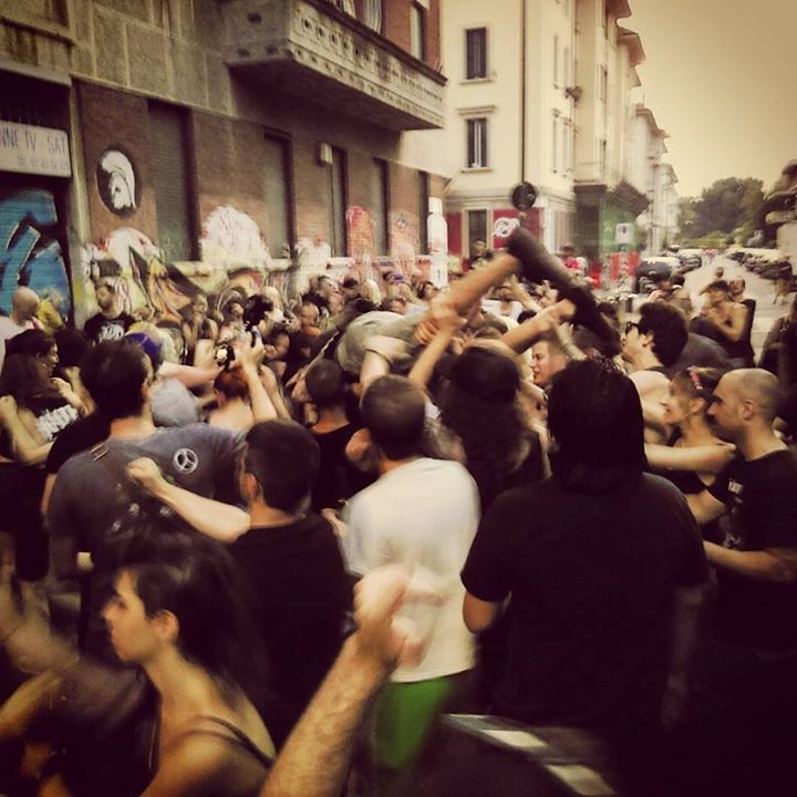 MILANO - Via Gola, benefit per DAX